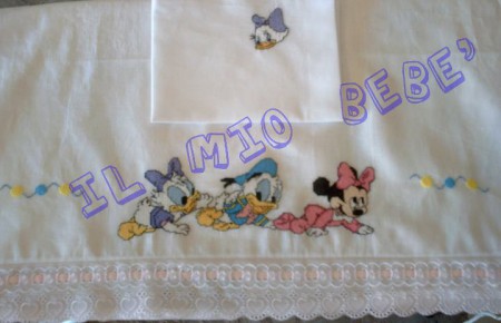 mod.30 x culla-carrozzina 30,00€ / x lettino 40,00€ / federa ricamata 2,00€ 